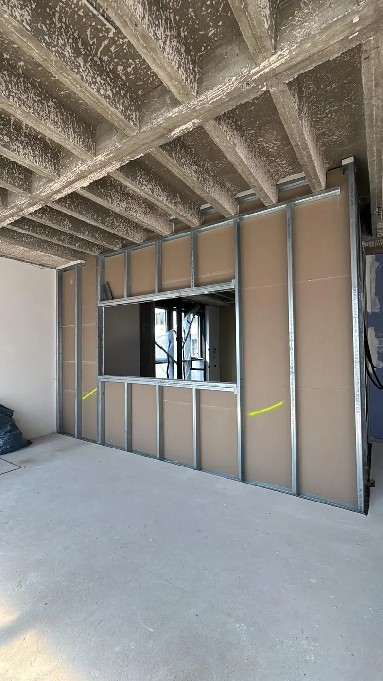 Ständerwand mit Fensteröffnung